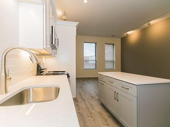 5th image of 2320 N Clark St #3