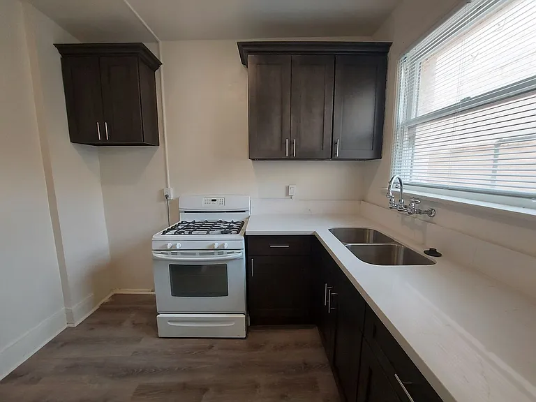 1800 North La Brea Ave — Photo 3