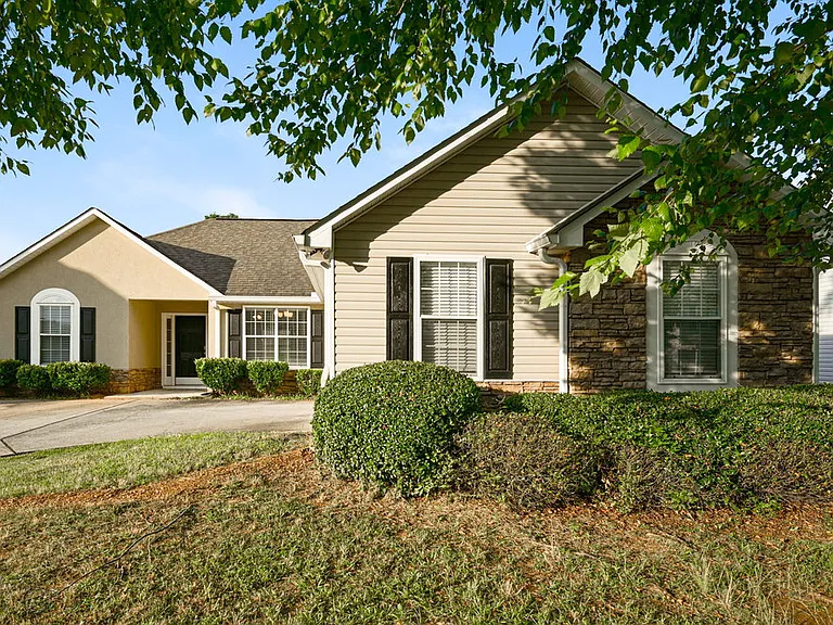 1025 Borrington Ln — Photo 1