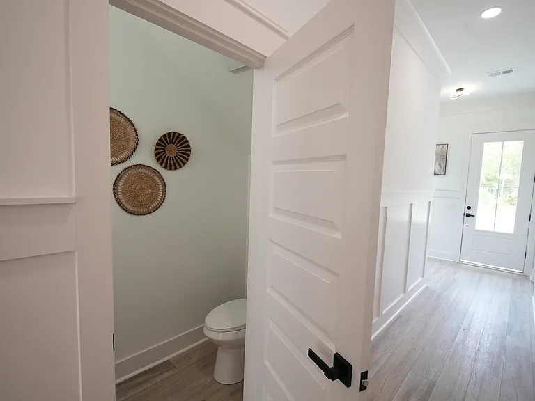 2047 Forest Ave — Photo 11
