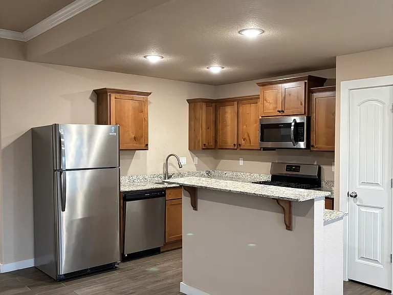 450 Rineel Ave — Photo 2