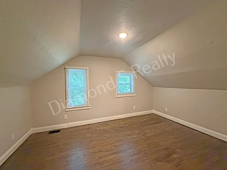 916 N Pickwick Ave — Photo 9