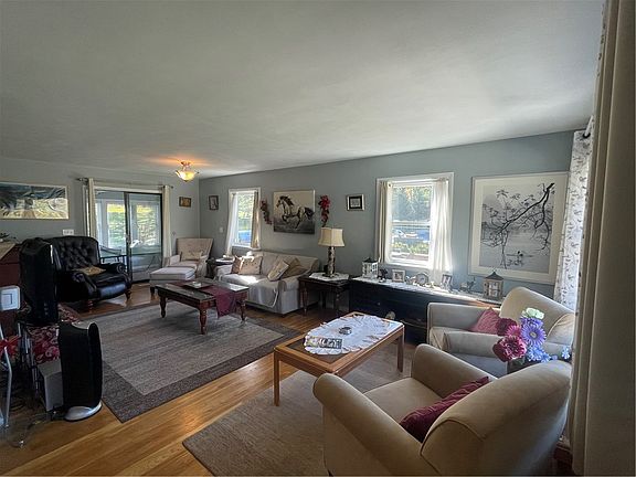 4th image of 126 Edgemont Rd