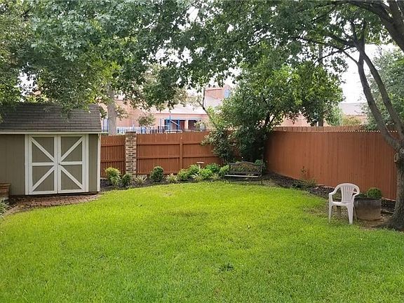 5th image of 2403 Maplewood Trl