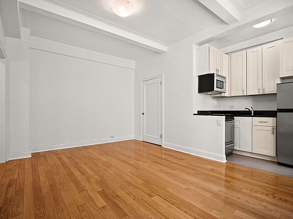 5th image of 52 Clark St APT 1J