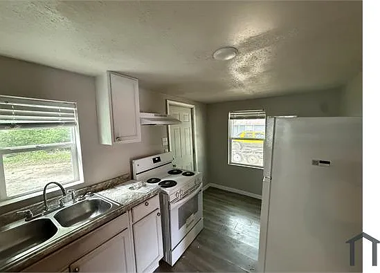 1118 Rich Ave — Photo 5