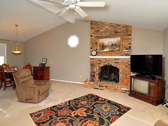 4th image of 5814 White Pine Dr
