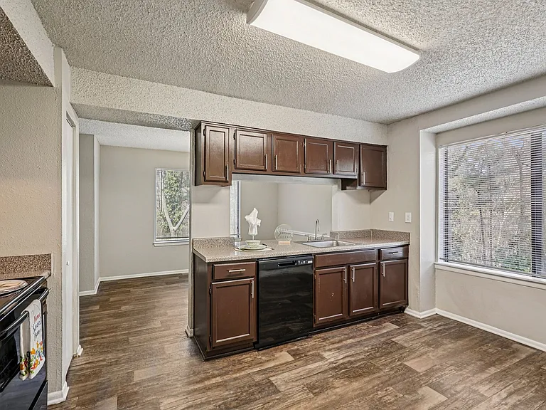 Las Palmas Apartments — Photo 35