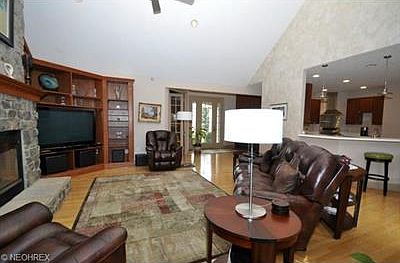 4th image of 293 Vinewood Dr