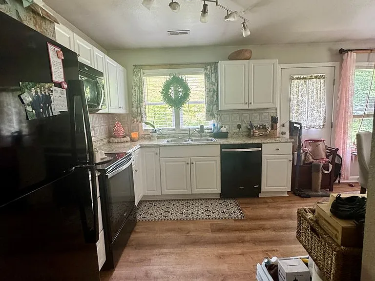 186 W The Dogwoods — Photo 3