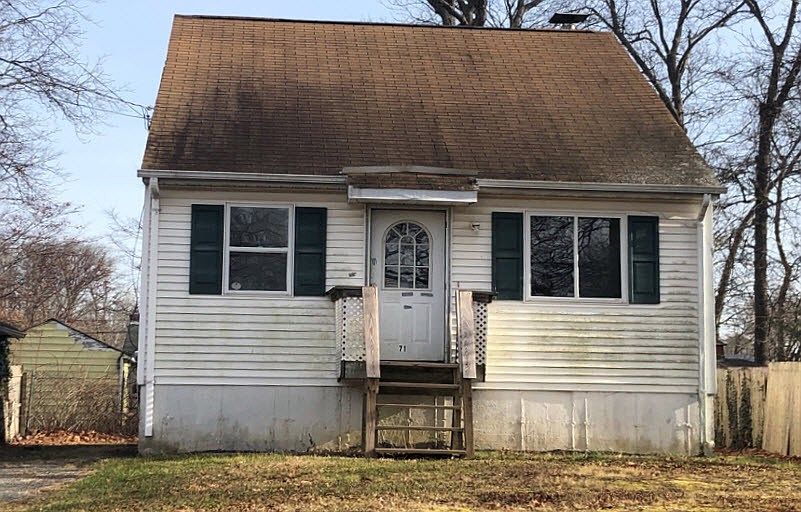 1st image of 71 Moriches Dr