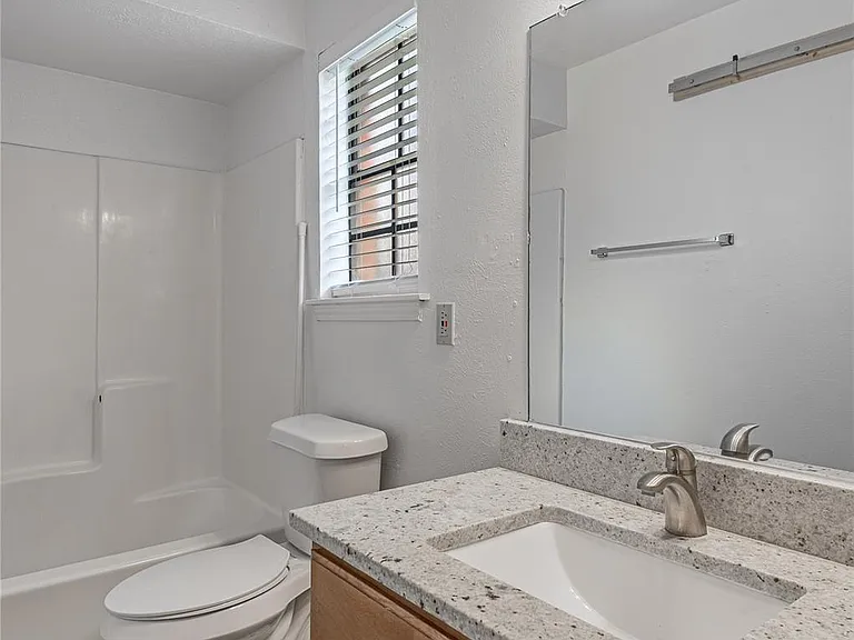 2402 Sycamore Ave #E1 — Photo 17
