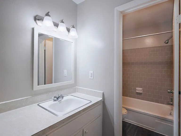 Modern Living in the Heart of Northlake — Photo 63