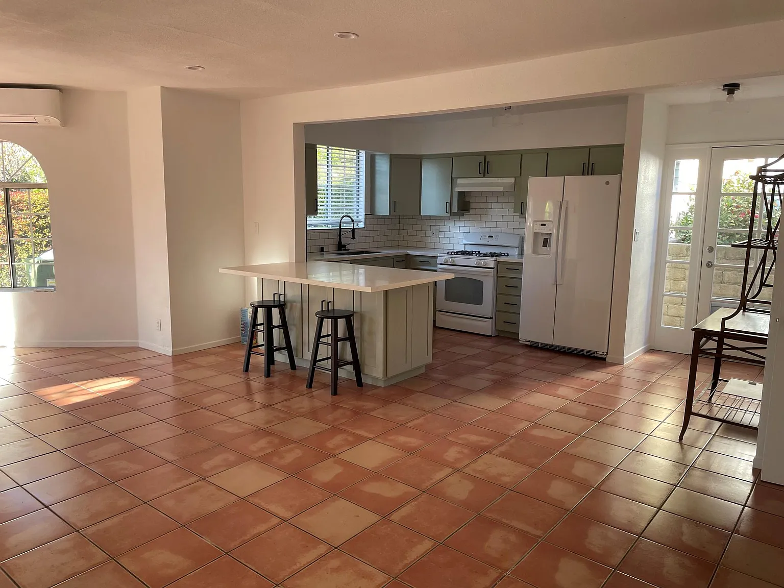2 bed, 925 sqft, $3,400 — Photo 4