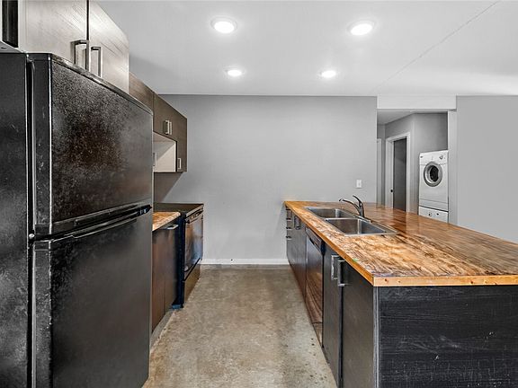 3rd image of 6 Fuller St