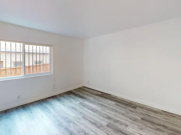 The Regal Villa Apts...Gorgeous Newly Remodeled 2 Bedroom.. Prime Location! CALL NOW! — Photo 8