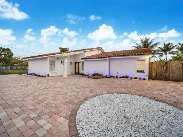 2286 NE 215th St, Miami, FL 33180