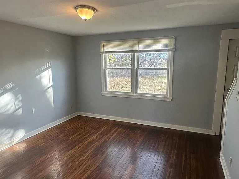 Spacious 2 Bedroom Apartment For Rent Now In Tonawanda — Photo 7