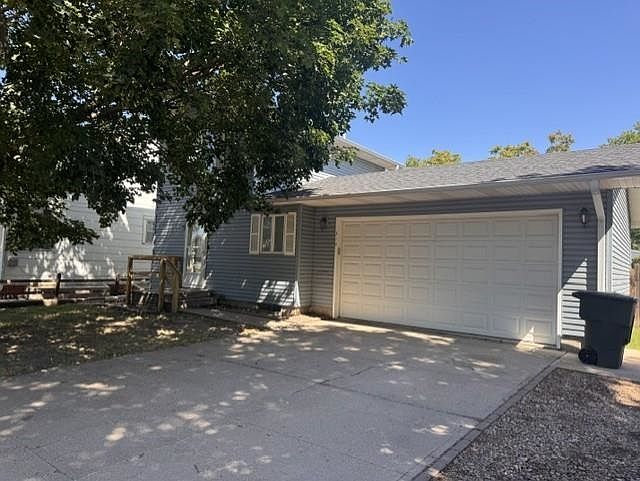 1st image of 314 W 7th St