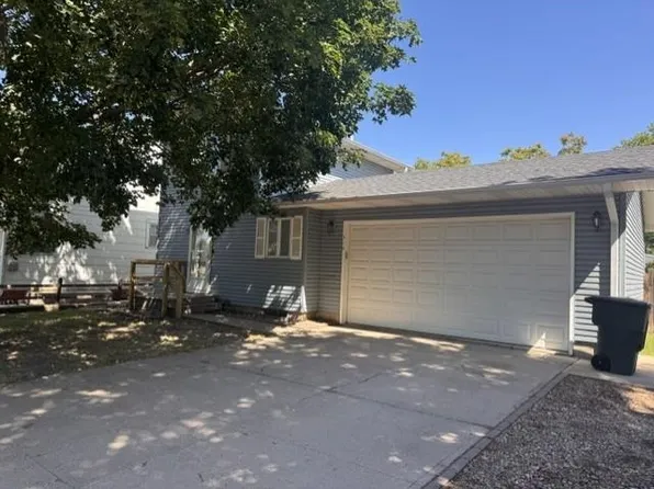314 W 7th St, Hastings, NE 68901