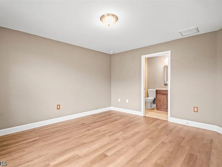 1530 Gretchen Ave S — Photo 16