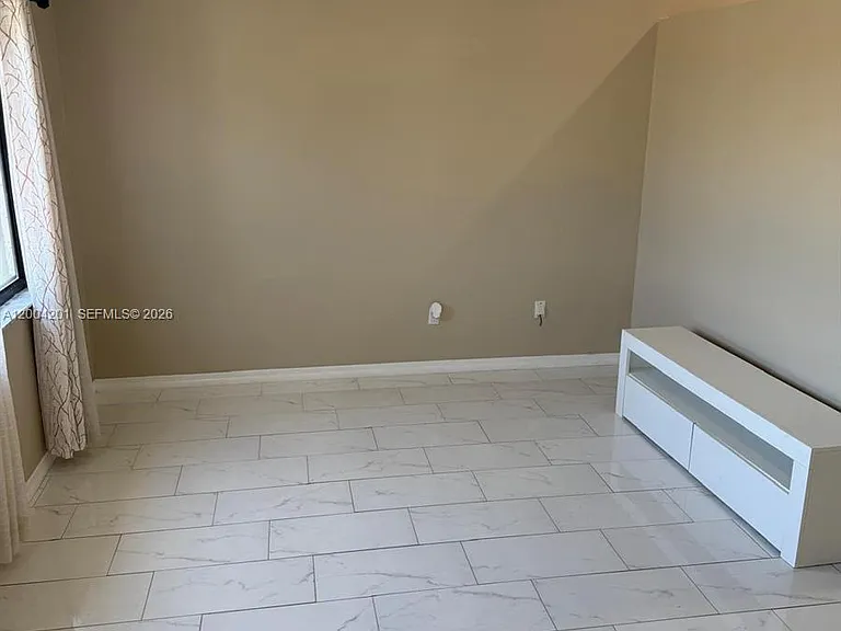 1325 SW 28th St — Photo 3