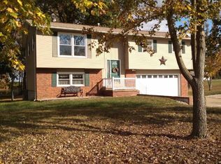 10664 Bridgeport Rd, Bridgeport, IL 62417