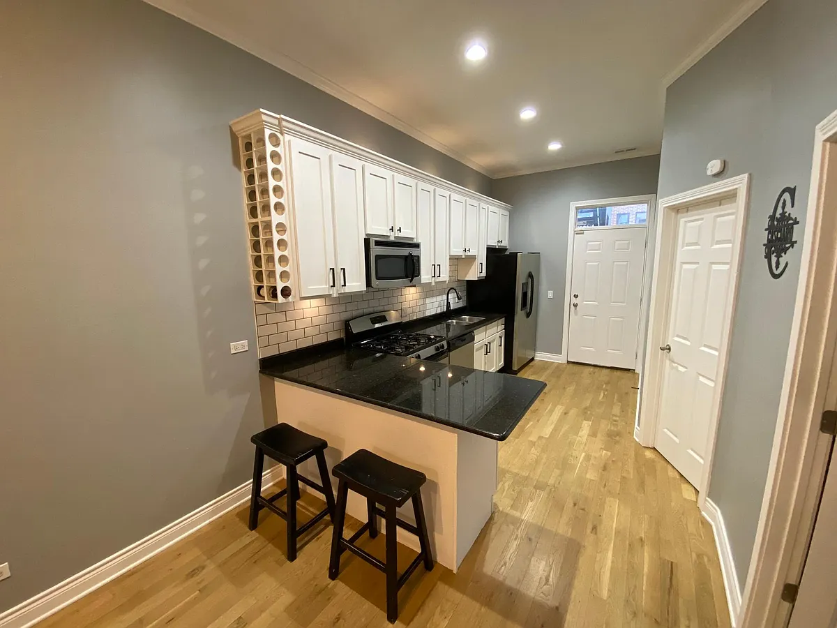 Building Photo - 1349 W Huron St #2R