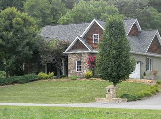 87 Creekfront Ln, Hayesville, NC 28904