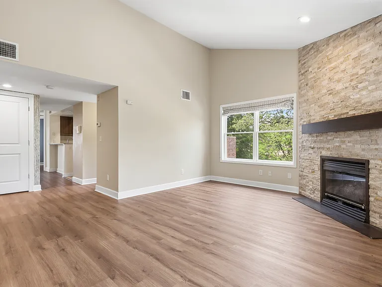221 S Garfield St #211 — Photo 10