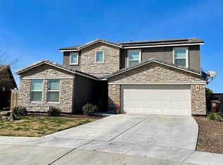 825 Harriett Ave, Sanger, CA 93657