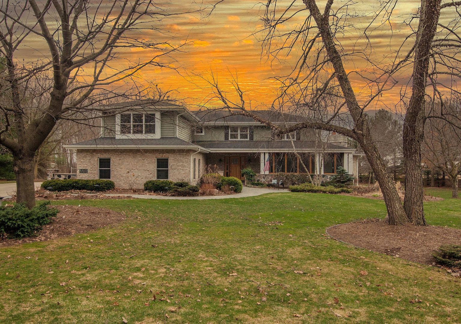 W384n9087 Mill St Oconomowoc Wi 53066 Mls 1733692 Zillow