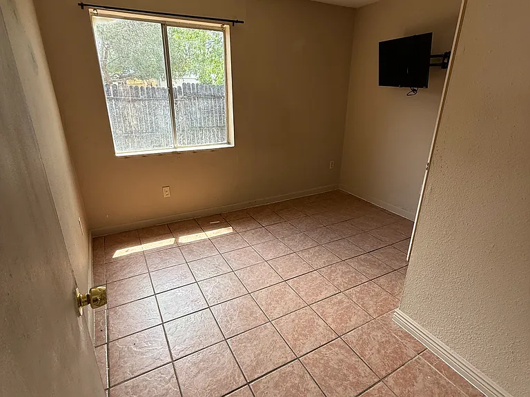 2315 W Vista Ave #1 — Photo 4