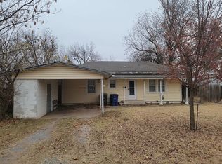 904 S 4th St, Marlow, OK 73055