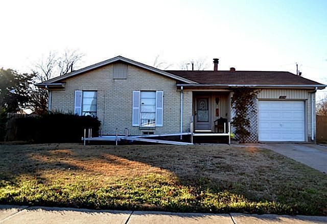 1st image of 1106 Hickory Trl