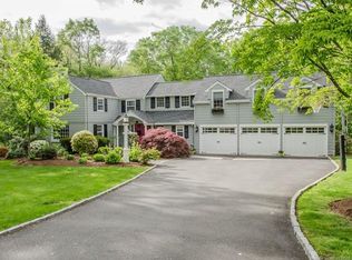 38 Banbury Ln, West Hartford, CT 06107