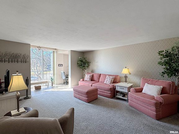4th image of 4444 N Knoxville Ave APT 301