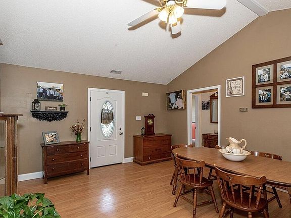 2nd image of 2933 Pembroke Pl