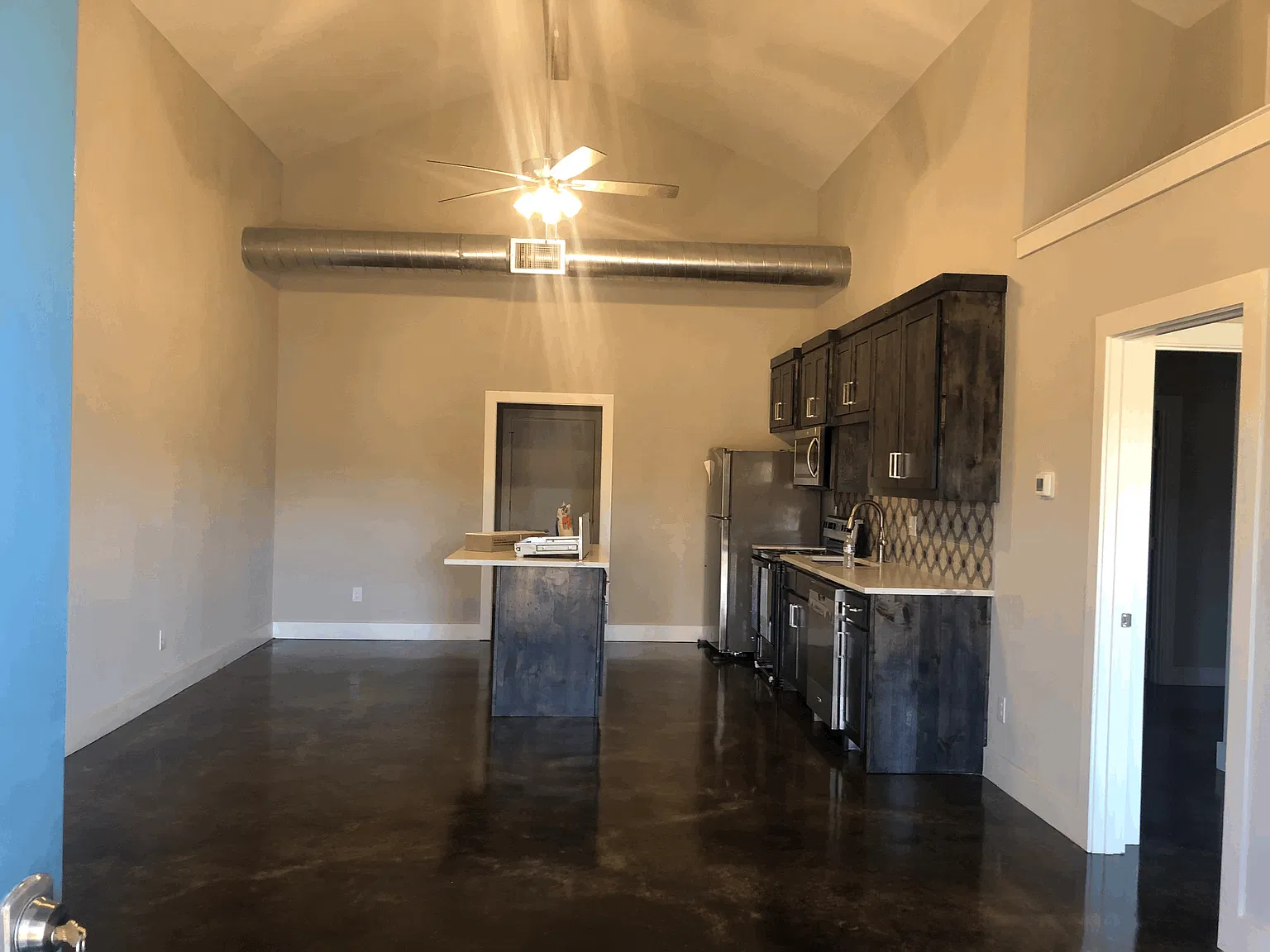 3 bed, 1350 sqft, $3,650 — Photo 3