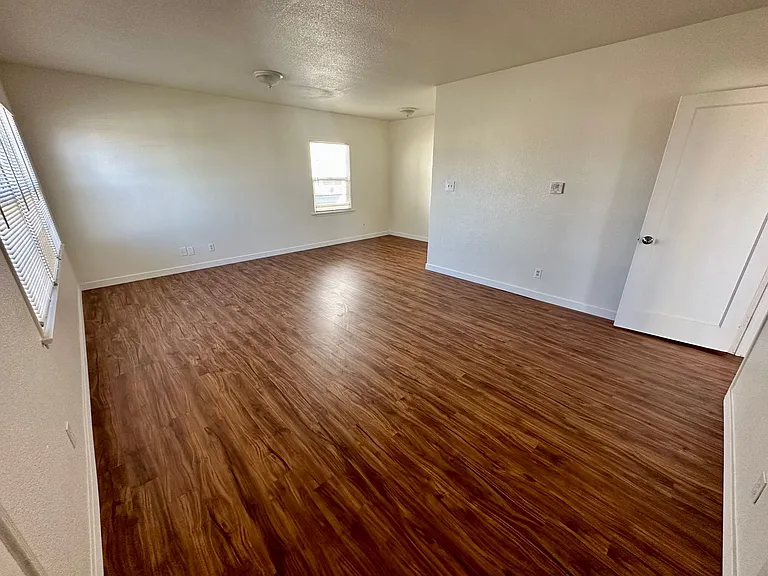 620 W Park Ave — Photo 12