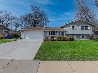 1424 W Wise Rd, Schaumburg, IL 60193