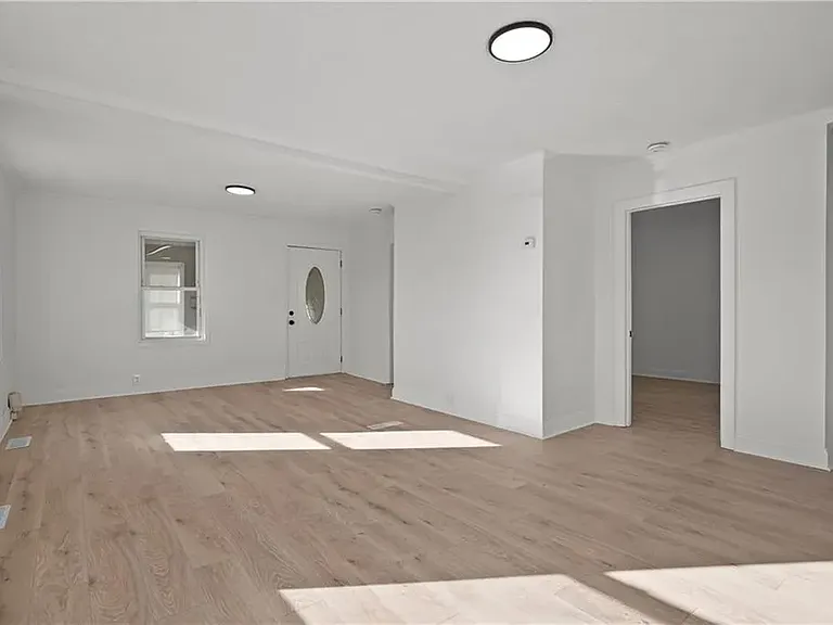 11 Bettez St — Photo 5