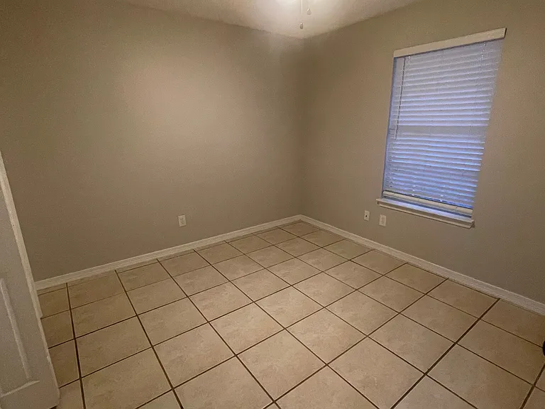 402 Peregrine Ct — Photo 6