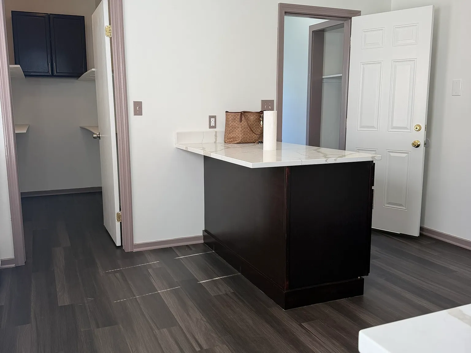 3 bed, 1.0 bath, 3322 sqft, $2,500 — Photo 3