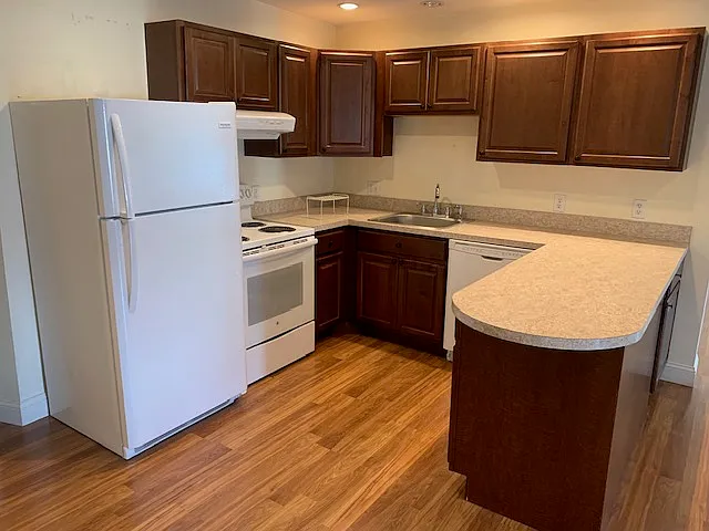 2 bed, 1000 sqft, $2,200 — Photo 2