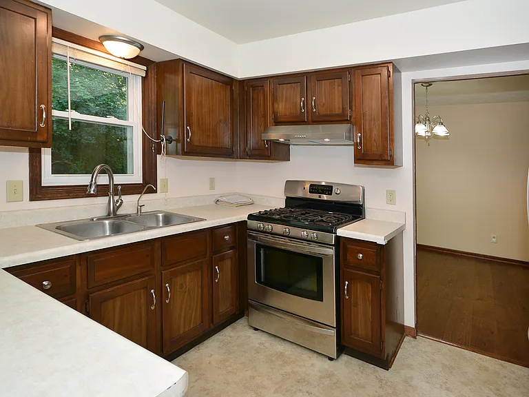 4745 Briarhill Dr — Photo 7