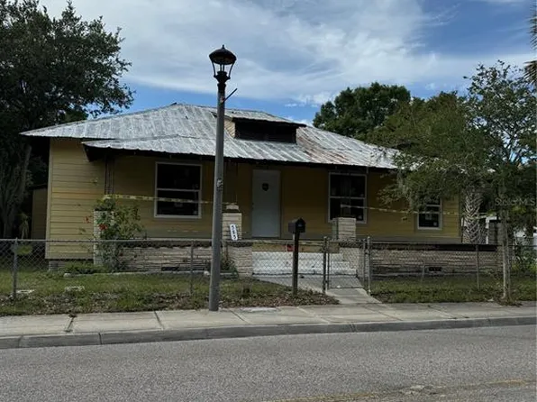 585 Washington St, New Smyrna Beach, FL 32168