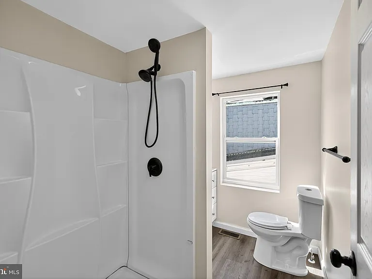 153 N Queen St — Photo 7