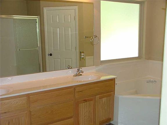 5th image of 4 Highworth Ln
