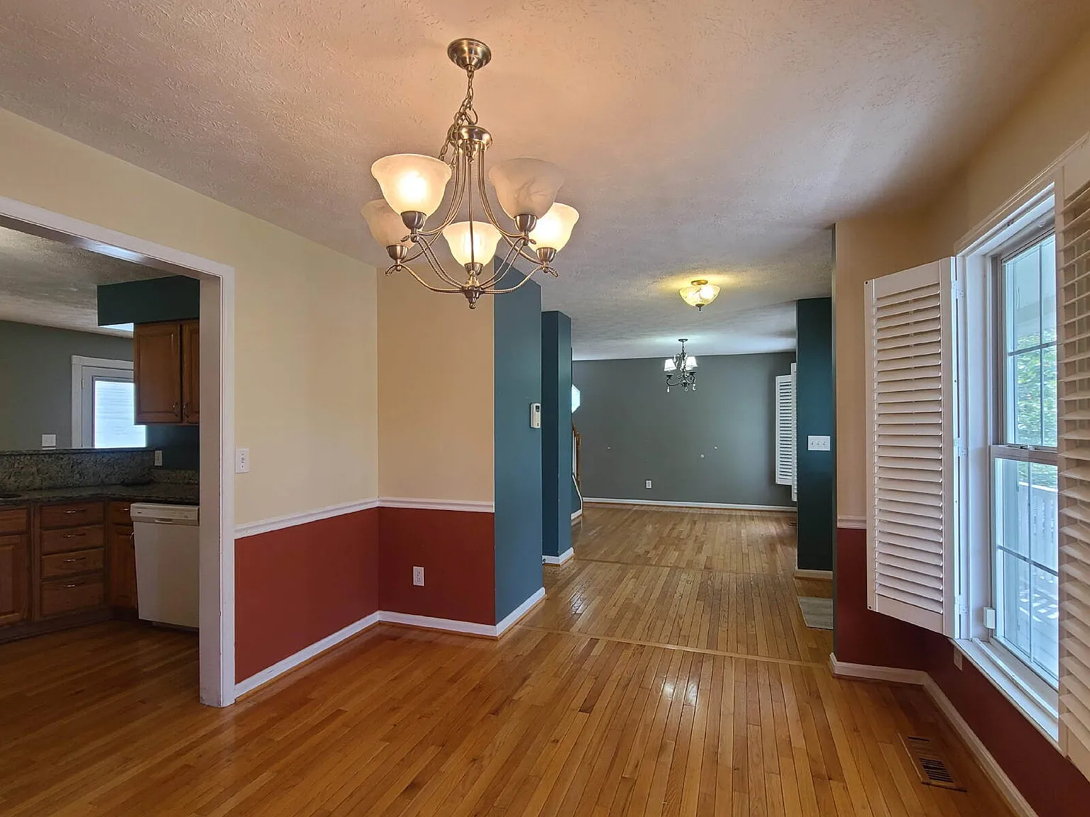 4 bed, 3.5 bath, 3122 sqft, $2,900 — Photo 4